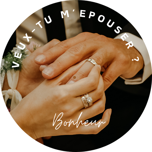 DEMANDE EN MARIAGE MAINS ET BAGUES